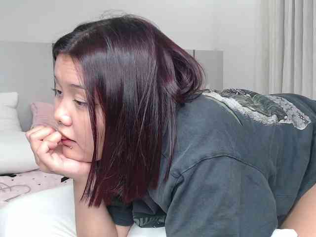 MomoMoonxxx webcam