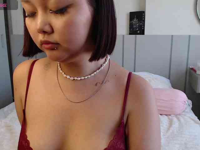 MomoMoonxxx webcam