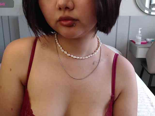 MomoMoonxxx webcam
