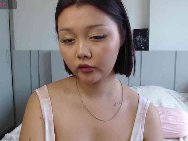MomoMoonxxx webcam