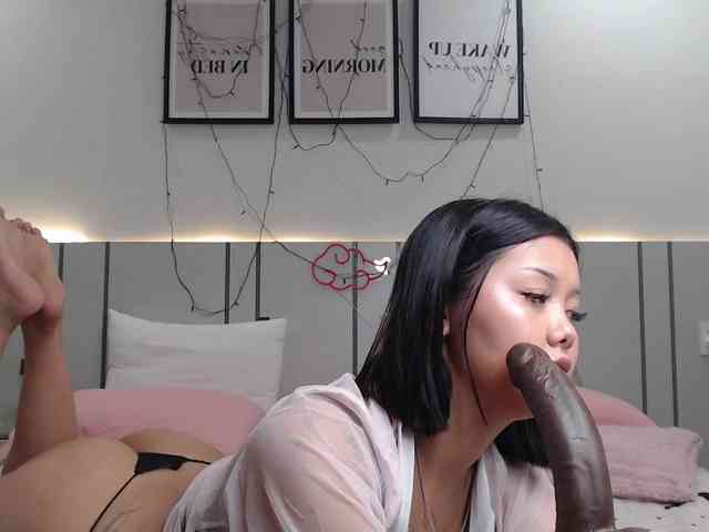 MomoMoonxxx webcam