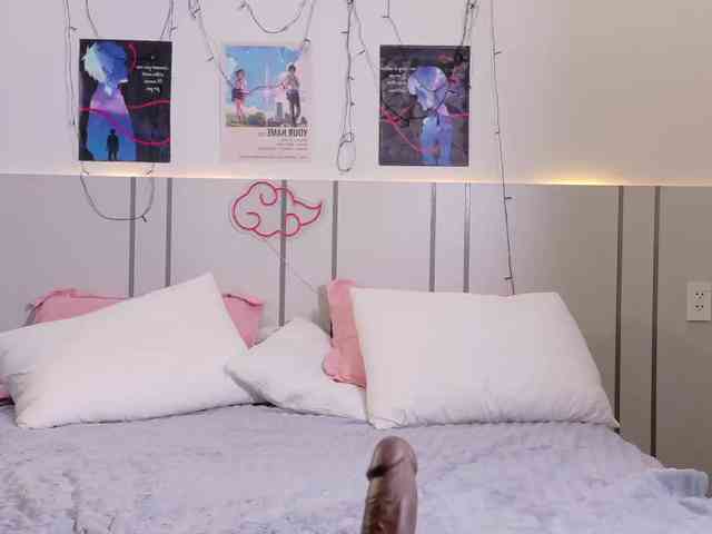 MomoMoonxxx webcam