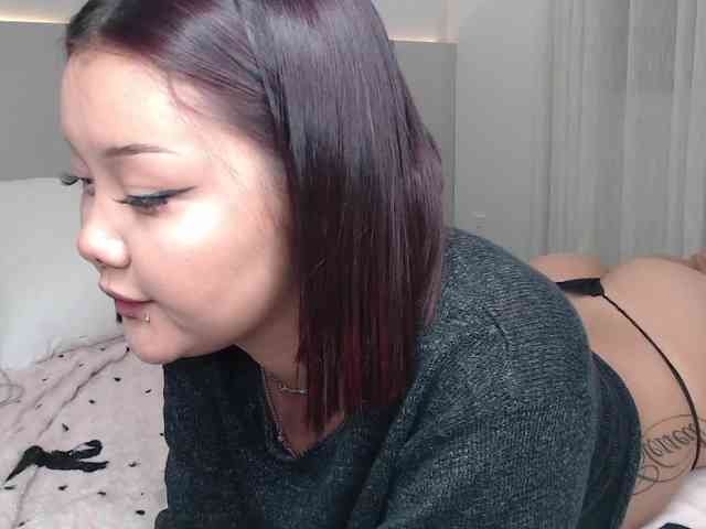 MomoMoonxxx webcam