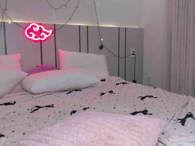 MomoMoonxxx webcam