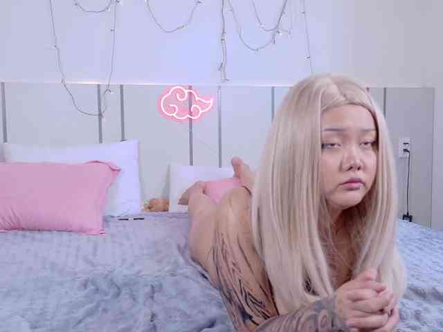 MomoMoonxxx webcam