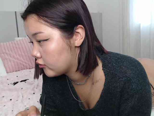 MomoMoonxxx webcam