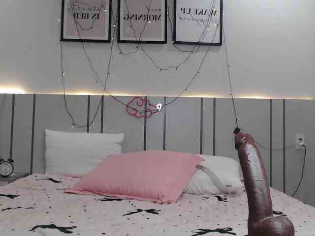MomoMoonxxx webcam