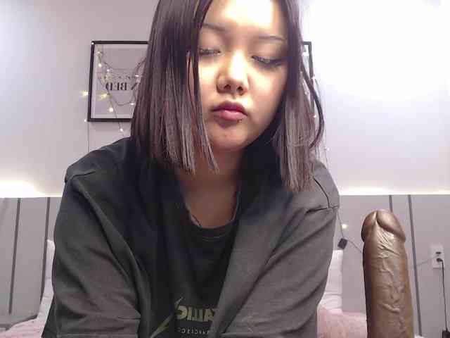 MomoMoonxxx webcam