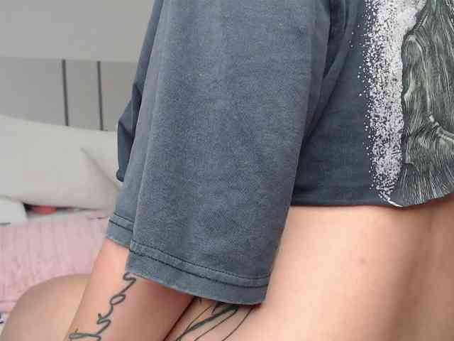 MomoMoonxxx webcam