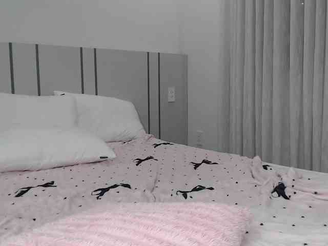 MomoMoonxxx webcam