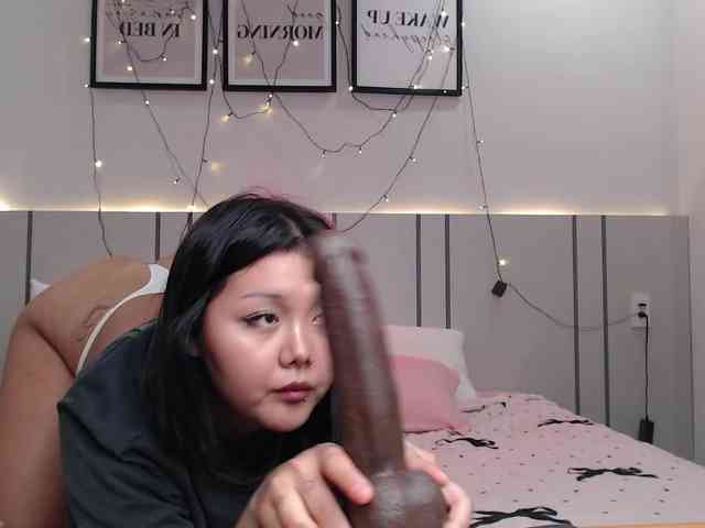 MomoMoonxxx webcam