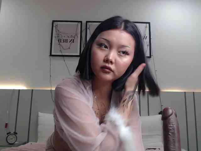 MomoMoonxxx webcam