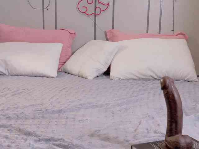 MomoMoonxxx webcam