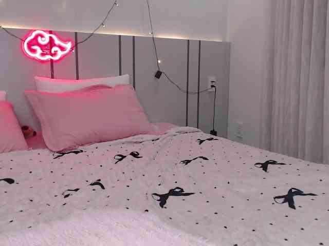 MomoMoonxxx webcam