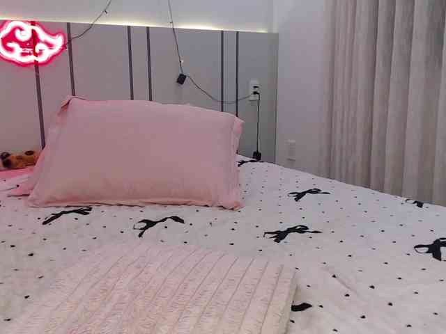 MomoMoonxxx webcam