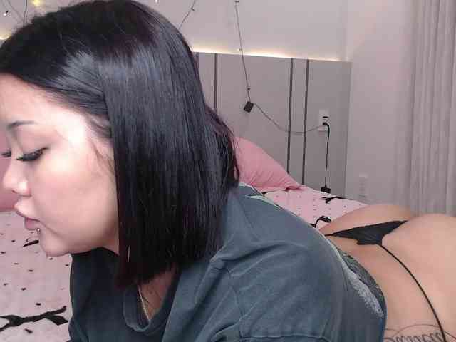 MomoMoonxxx webcam