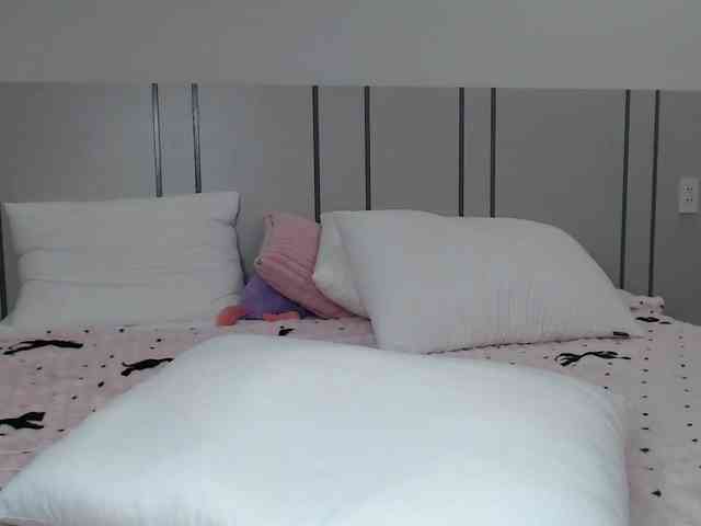 MomoMoonxxx webcam
