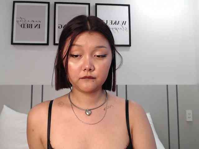 MomoMoonxxx webcam