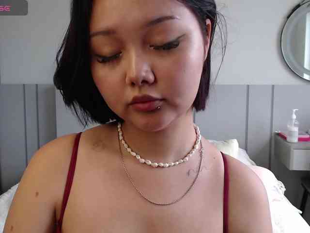 MomoMoonxxx webcam