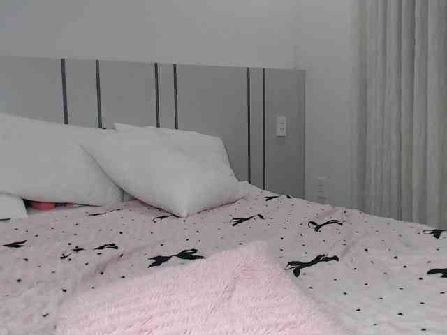 MomoMoonxxx webcam