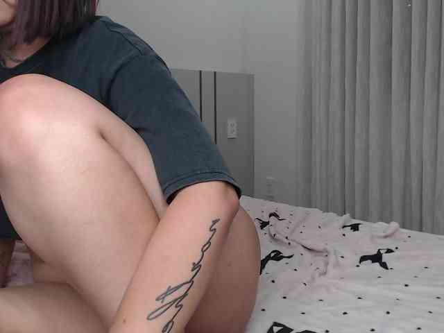 MomoMoonxxx webcam