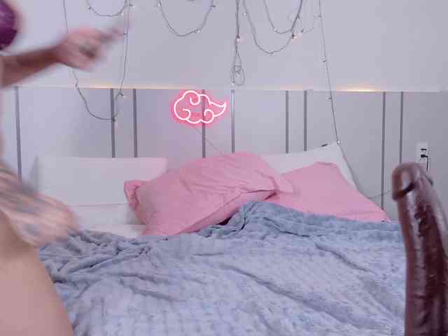 MomoMoonxxx webcam