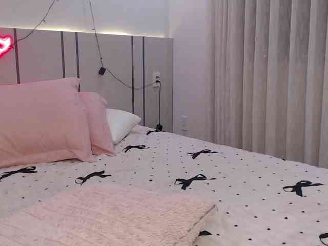 MomoMoonxxx webcam