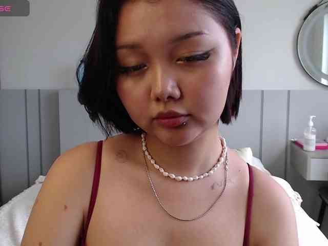 MomoMoonxxx webcam