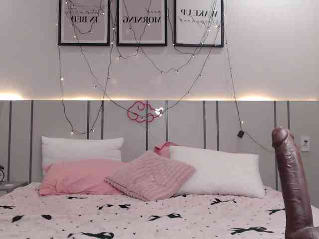 MomoMoonxxx webcam