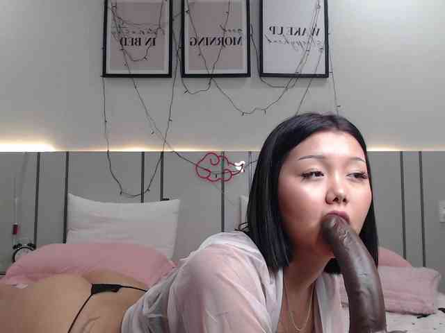 MomoMoonxxx webcam