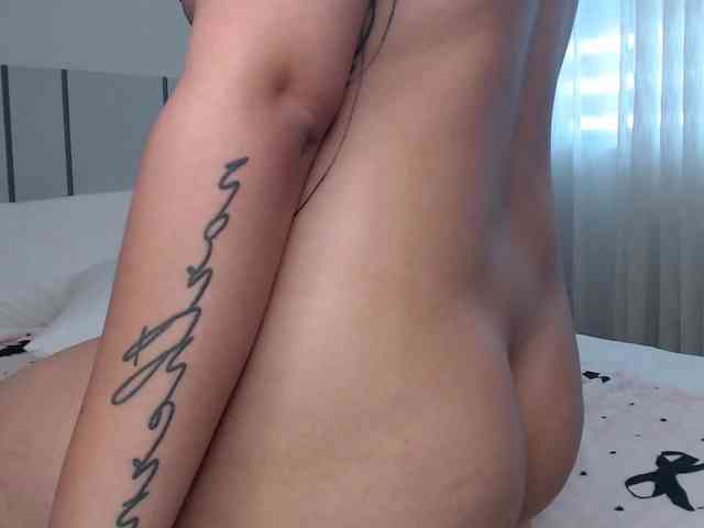 MomoMoonxxx webcam
