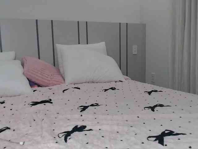 MomoMoonxxx webcam
