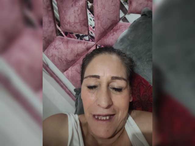le modèle Sammy-candy est en webcam porno dans un show sur le site bongacams, il possède les tags suivants: Latino/Hispanic,Brunette,Hairy