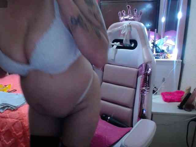 Model: Sammy-candy