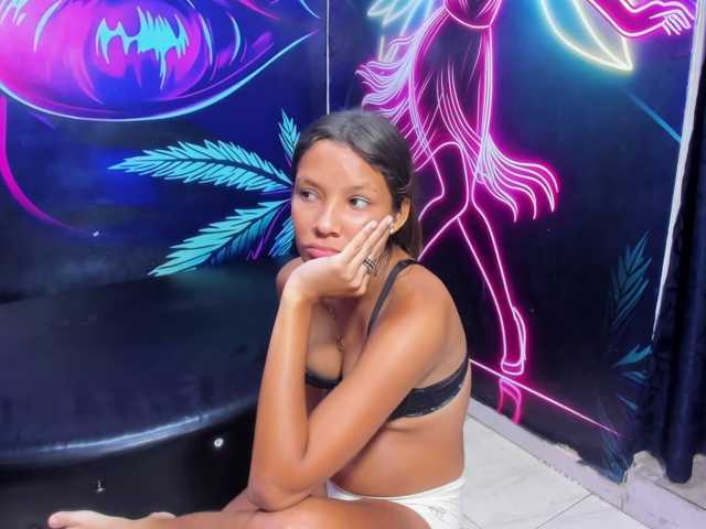 daring-latinaviip