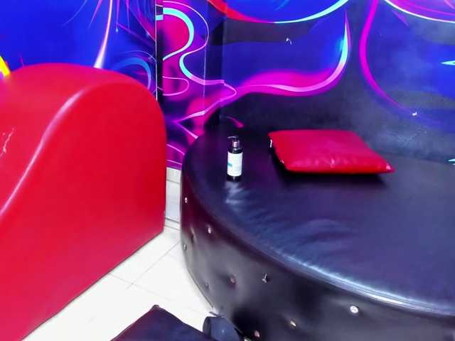 daring-latinaviip live cam on BongaCams