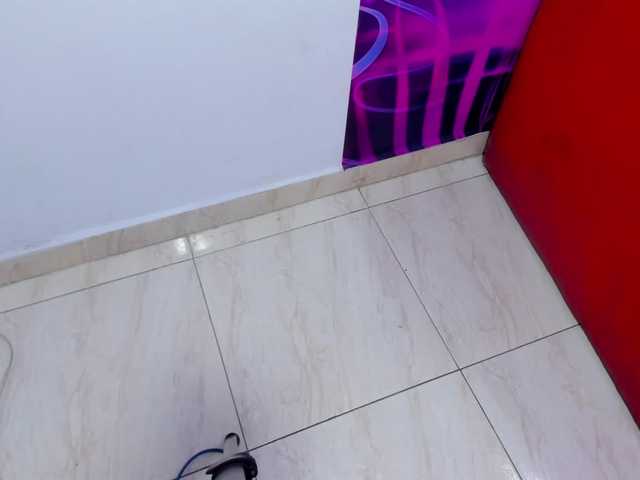 daring-latinaviip live cam on BongaCams