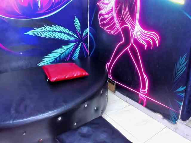 daring_latinavip webcam