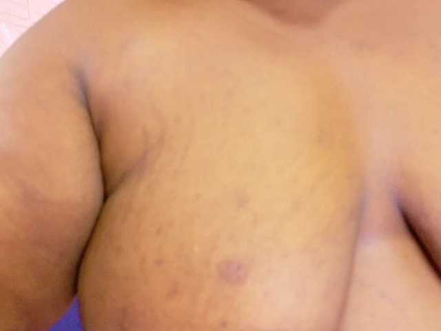 ebony-suggarmommy1 live cam on BongaCams