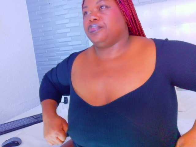 ebony-suggarmommy1 Live Cam on BongaCams