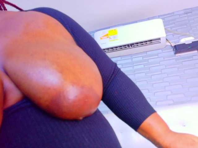 ebony-suggarmommy1 live cam on BongaCams