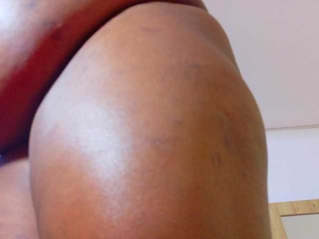 ebony-suggarmommy1 live cam on BongaCams