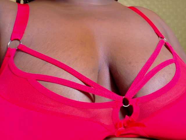ebony-suggarmommy1 live cam on BongaCams
