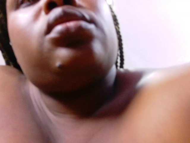 ebony-suggarmommy1 live cam on BongaCams