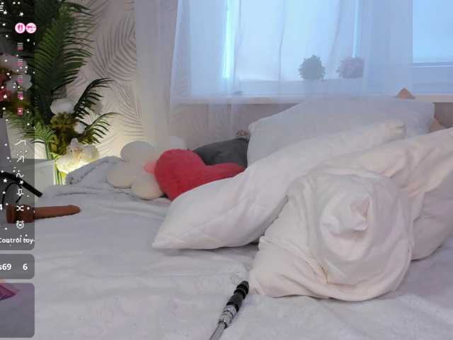 Gentle-Sine, live now on BongaCams