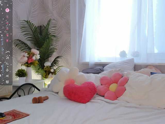 Gentle-Sine, live now on BongaCams