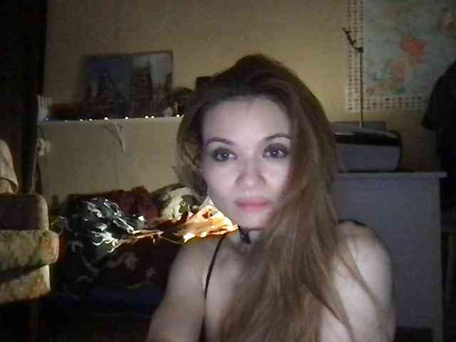 PrettyElsa webcam