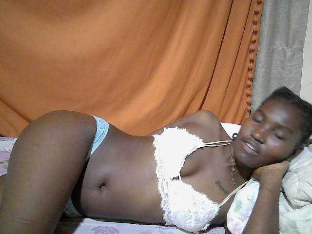 pretty-mayah live cam on BongaCams