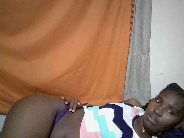 pretty-mayah webcam