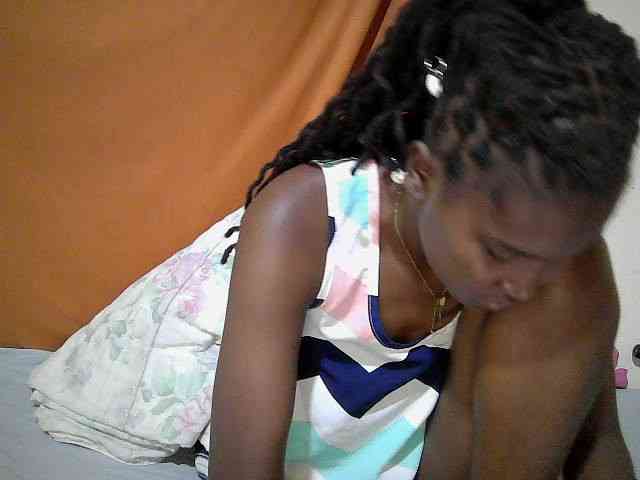 pretty-mayah webcam